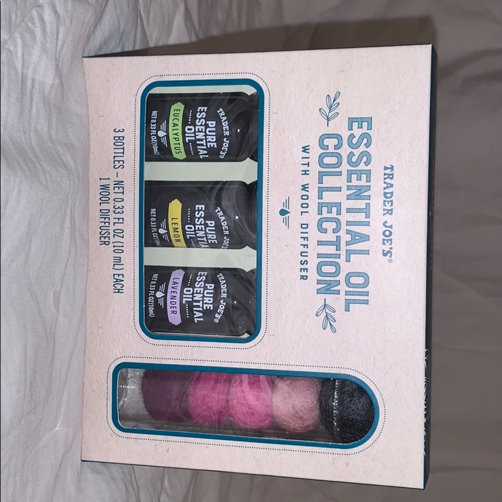 Essential oil collection with wool diffuser